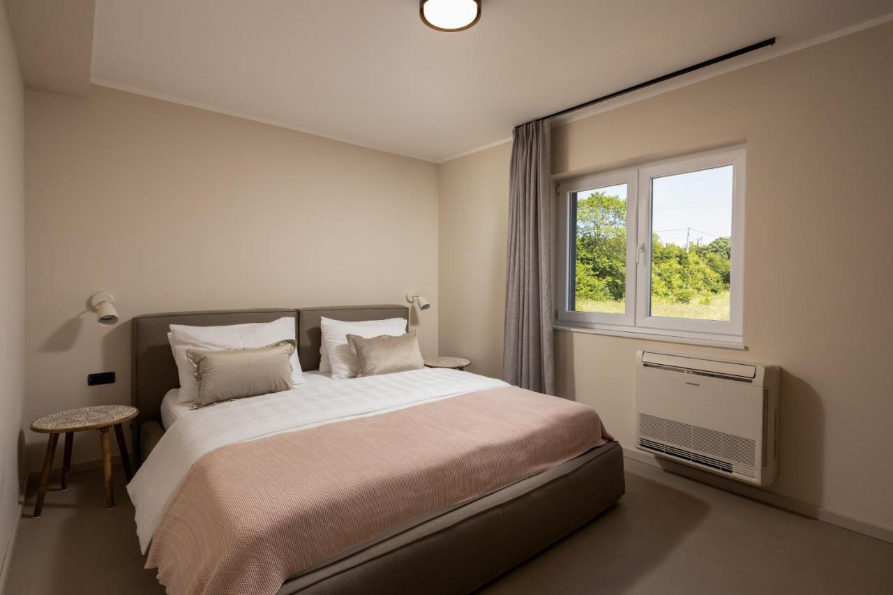 3 Luxury Bedroom Emma Apartment