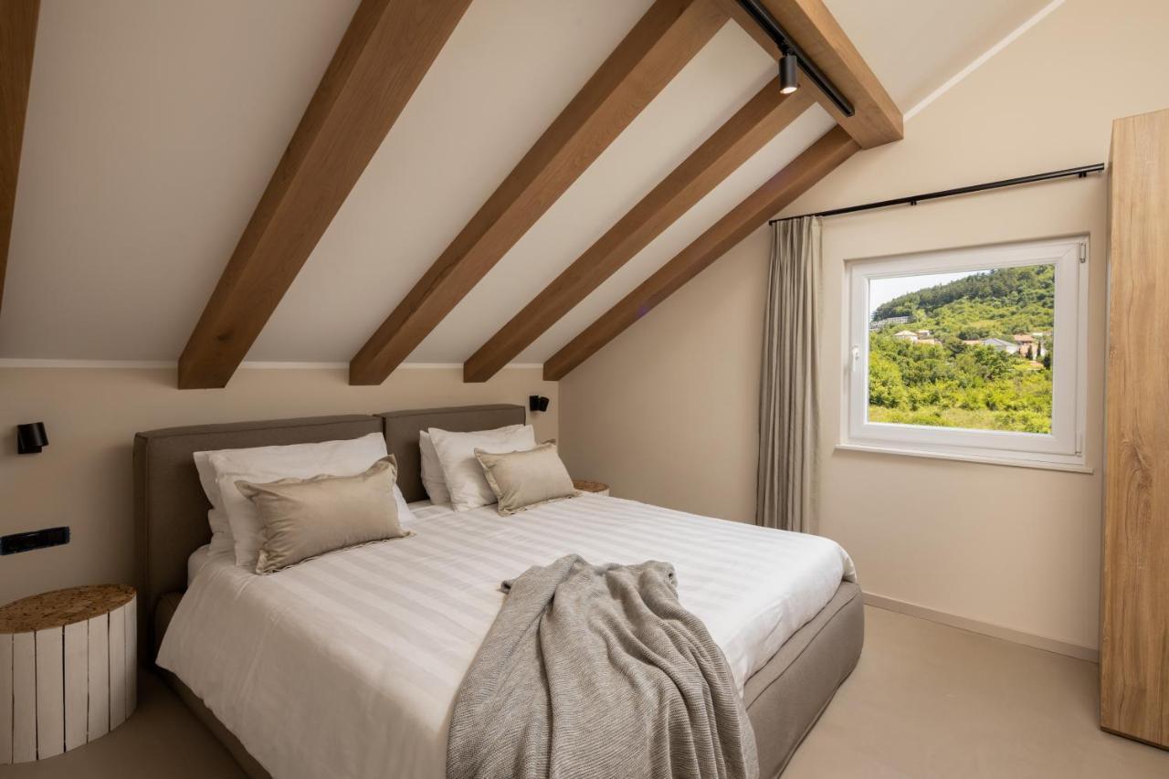 3 Luxury Bedroom Emma